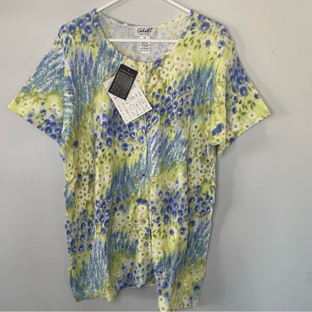 NWT Spring Painted Flowers Women's Short Sleeve Button Up Cardigan Shirt